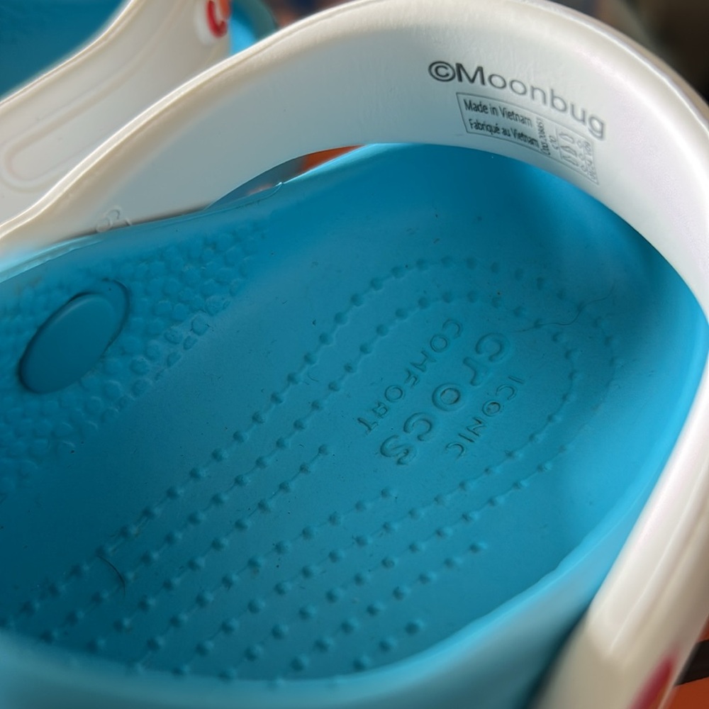 Cocomelon Toddler Kids‎ Classic Crocs with Back Strap Size 10 - Picture 4 of 9